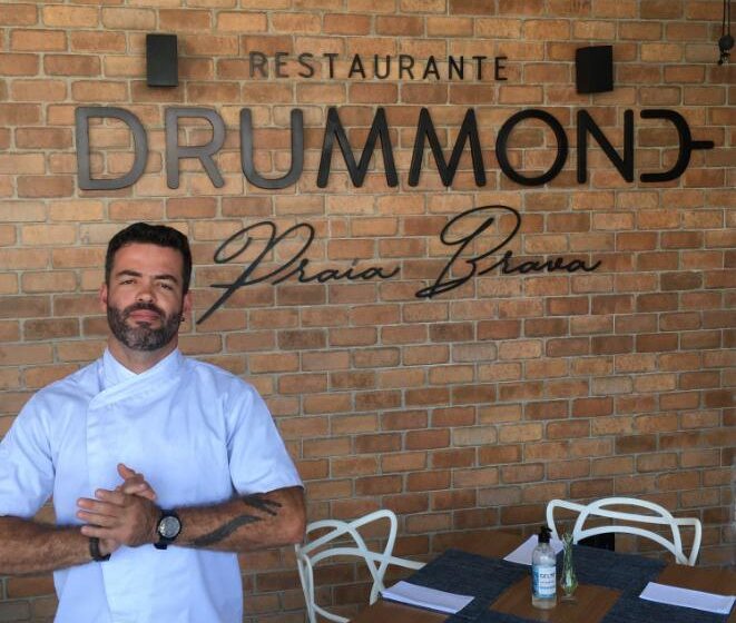 Chef Zé Abranches comanda a cozinha do Restaurante Drummond