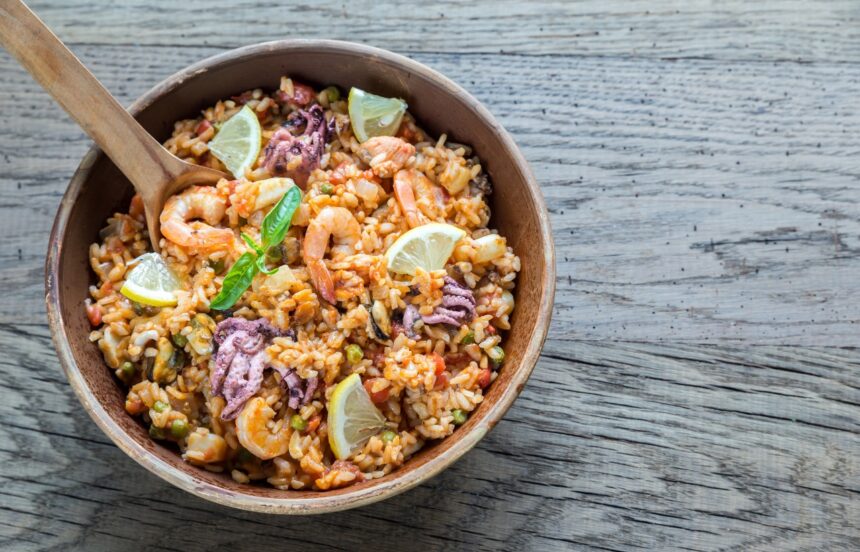 Paella de frutos do mar para comemorar o Dia das Mães