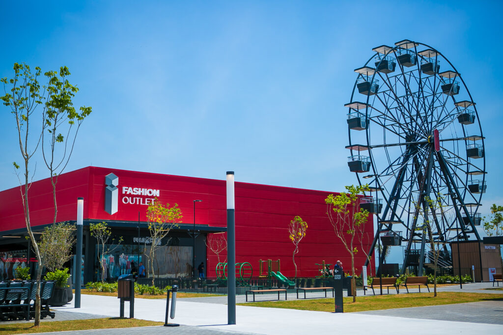 I Fashion Outlet Santa Catarina reabre roda-gigante