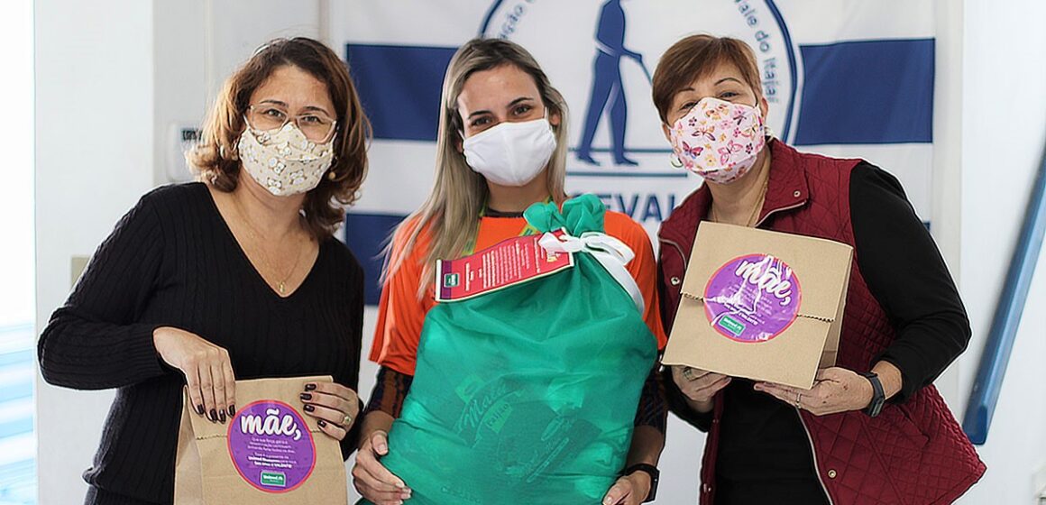 Campanha distribui 2 toneladas de alimentos para mães de crianças com deficiências