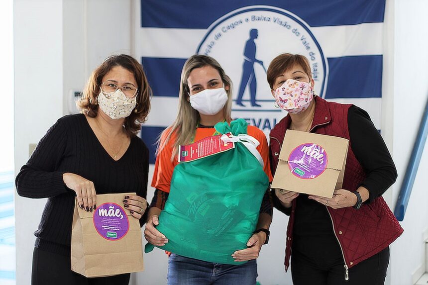 Campanha distribui 2 toneladas de alimentos para mães de crianças com deficiências