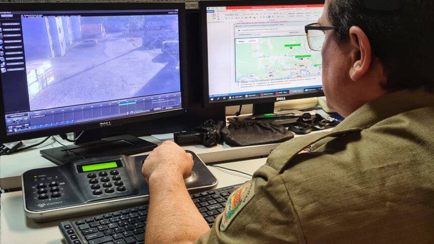 Polícia Militar instala câmera de videomonitoramento em condomínio habitacional de Blumenau