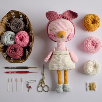 Livro reúne amigurumi e atividades lúdicas para estimular a criatividade e o bem-estar