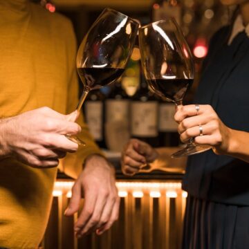 Sommelier dá dicas de harmonizações com vinhos para o Dia dos Namorados