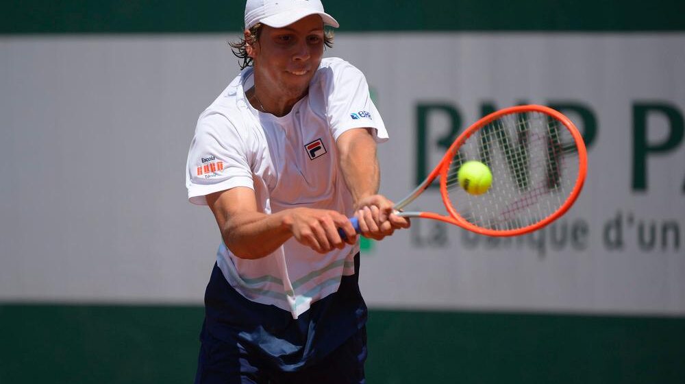 Pedro Boscardin vence a 1ª em Roland Garros