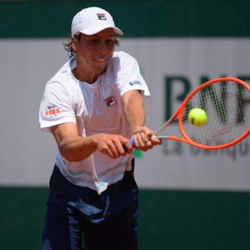 Pedro Boscardin vence a 1ª em Roland Garros