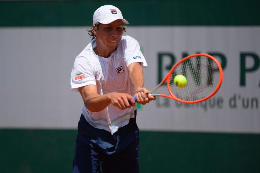 Pedro Boscardin vence a 1ª em Roland Garros