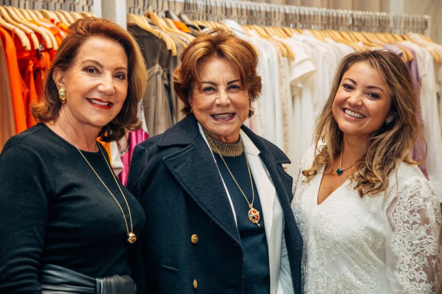 Taysa Pinheiro é anfitriã da primeira exposição da joalheira Cristina Pessoa em Santa Catarina