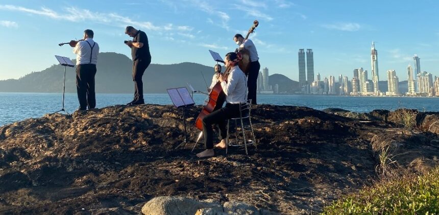 Quinteto de cordas grava vídeo inédito em Balneário Camboriú
