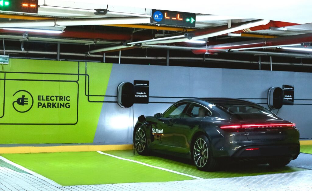 Neumarkt e Norte Shopping contam com estações de recarga da Porsche Brasil para veículos elétricos e híbridos