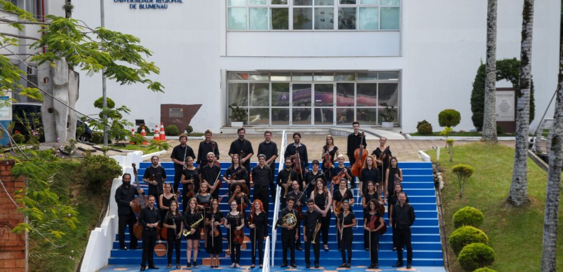 Orquestra da Furb traz apresentação de cordas para o Neumarkt Shopping