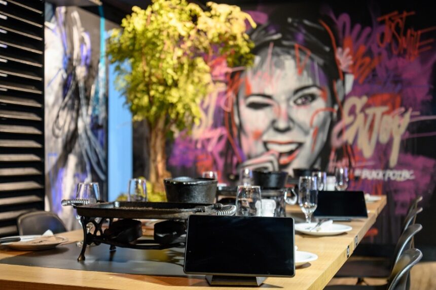 Restaurantes adotam cardápio digital para otimizar o atendimento