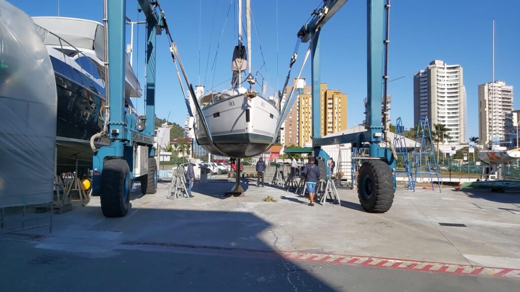 Temporada de manutenção de barcos movimenta economia brasileira