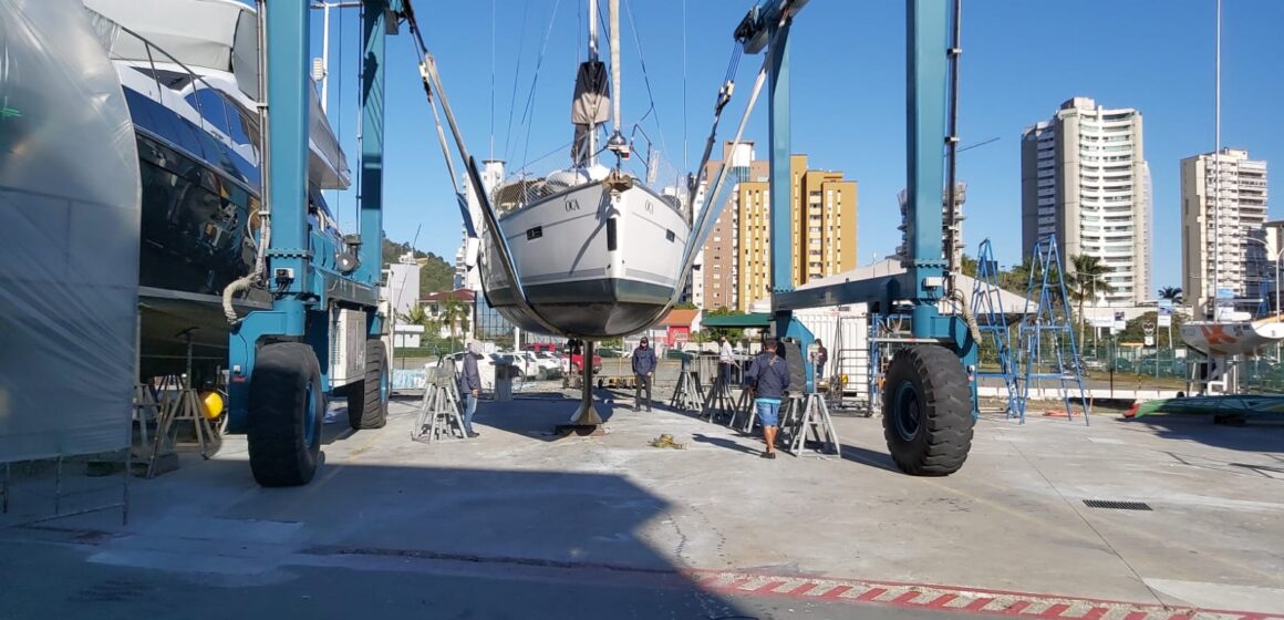 Temporada de manutenção de barcos movimenta economia brasileira