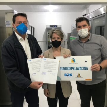 BRK viabiliza a doação de freezer para a continuidade da vacinação contra a Covid-19 em Blumenau