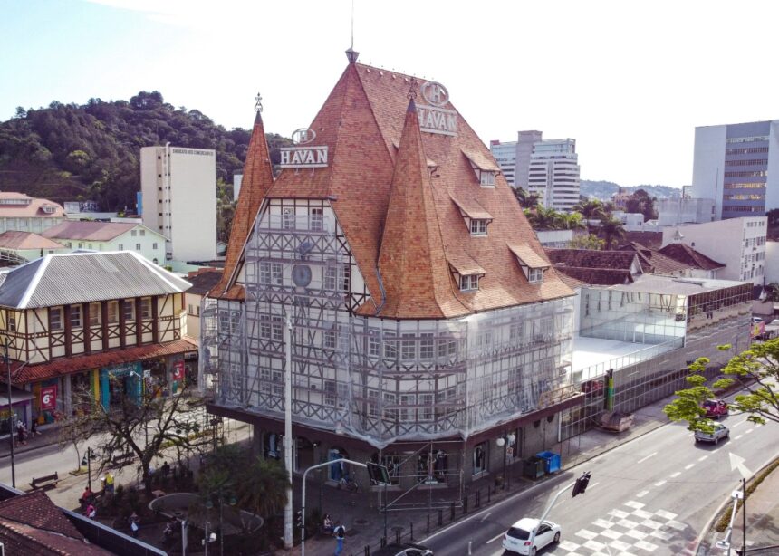 Castelo Havan passa por revitalização, em Blumenau (SC)