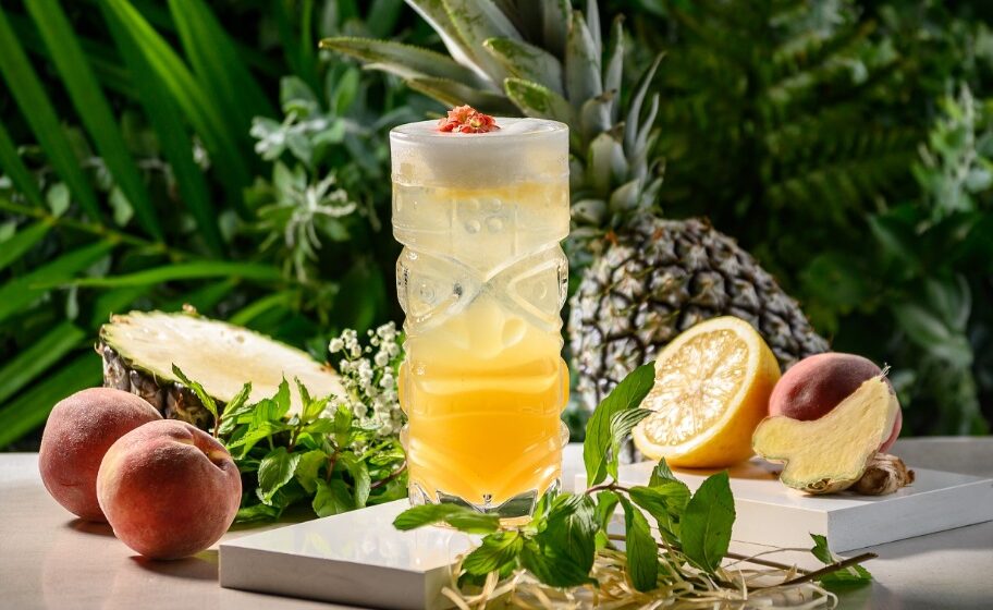 Drink especial para o Verão leva tequila, rum e frutas refrescantes