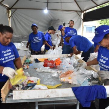 Ambev e Zé Delivery se unem para apoiar ambulantes e catadores neste Carnaval