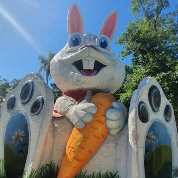 MAIOR COELHO DE PÁSCOA DE SANTA CATARINA É A GRANDE ATRAÇÃO DA LA TERZA PASQUALINA