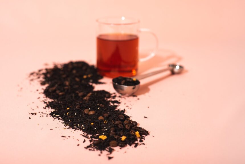 Que tal experimentar chá e café juntos na xícara?