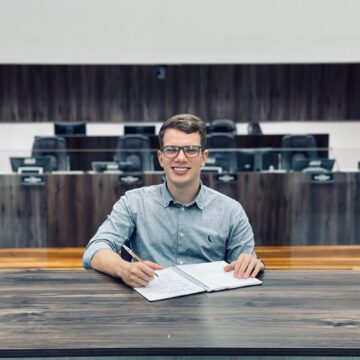 ENEM 2022: Vereador Victor Forte defende que Câmara de Vereadores ofereça computador para inscrição de jovens sem acesso à internet