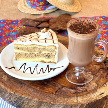 Receitas tradicionais das festas juninas compõem o menu especial do Arraiá de Delícias no Itajaí Shopping