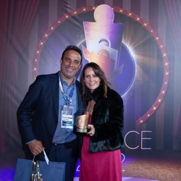 Almeida Junior recebe bronze no Prêmio Abrasce com ações para conscientização sobre autismo