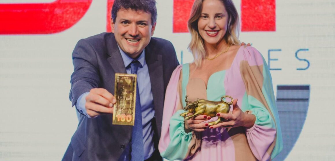 Digital influencer Marcella Zorzo assiste palestra com Pablo Spyer – O Tourinho