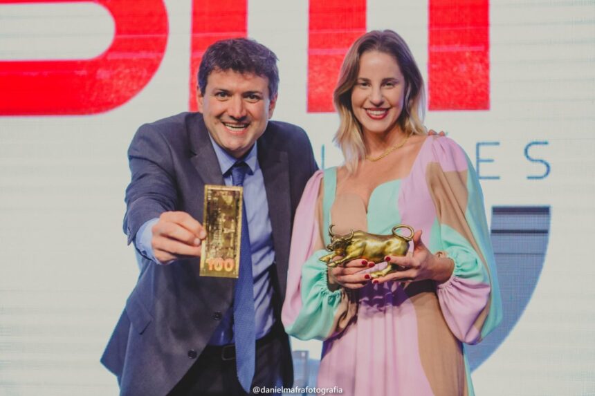 Digital influencer Marcella Zorzo assiste palestra com Pablo Spyer – O Tourinho