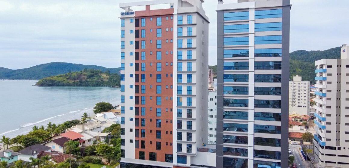 Porto Belo ganha primeiro residencial com duas torres frente mar