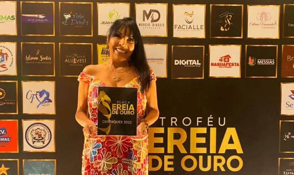 Aninha Monteiro recebe a SEREIA DE OURO