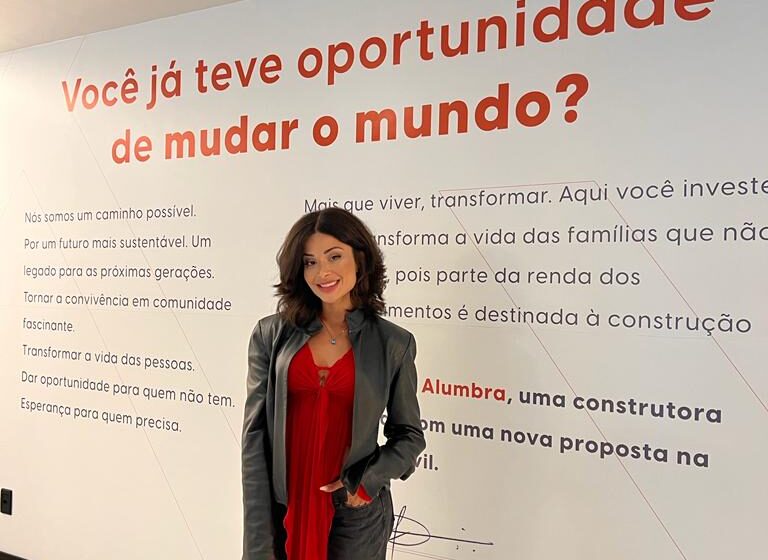 Alumbra Empreendimentos Design traz atriz Aline Campos para Itajaí