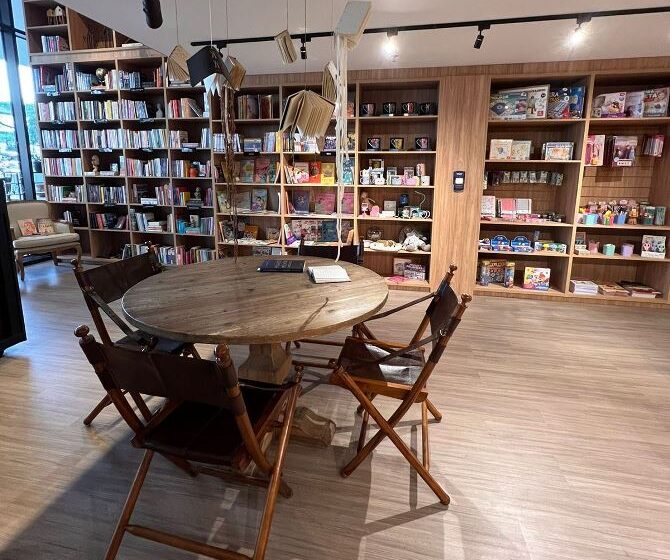 A | Livraria é reinaugurada na Praia Brava como espaço de incentivo à leitura às artes