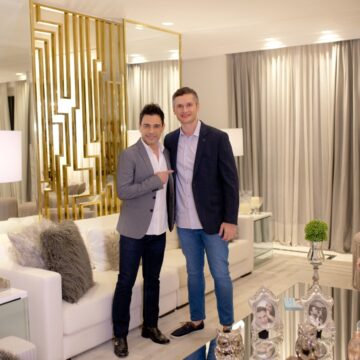 Zezé Di Camargo homenageia o pai em empreendimento na Praia Grande, em São Paulo