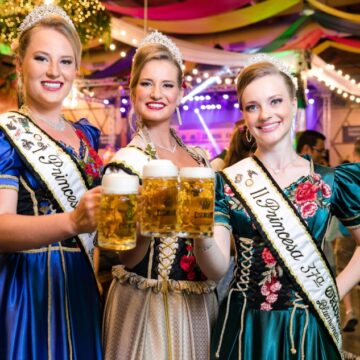 Oktoberfest Blumenau se despede com concurso da Realeza 2023