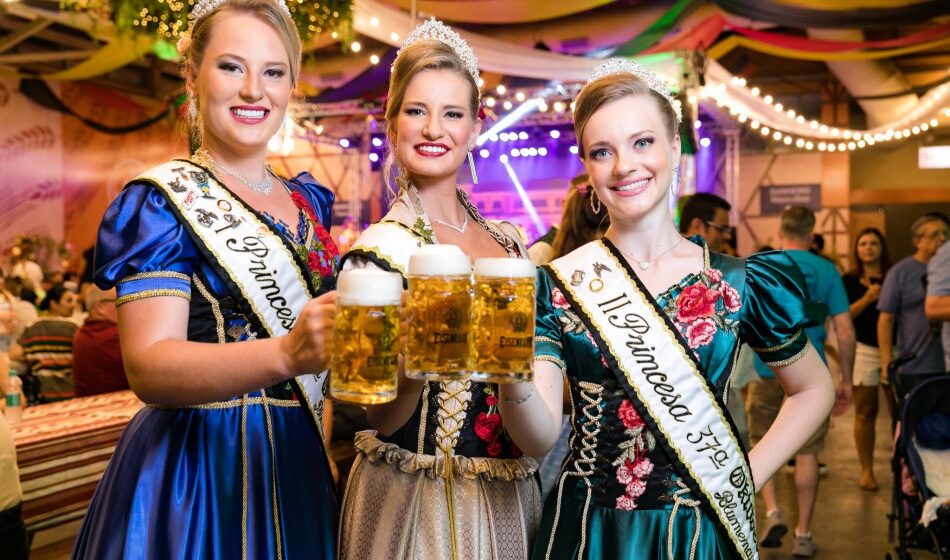 Oktoberfest Blumenau se despede com concurso da Realeza 2023