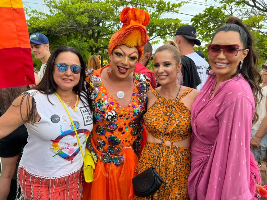 Parada da Diversidade recebe público recorde em Balneário Camboriú