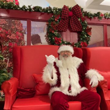 Papai Noel desembarca no Itajaí Shopping e está pronto para receber as famílias até o Natal Papai Noel desembarca no Itajaí Shopping e está pronto para receber as famílias até o Natal