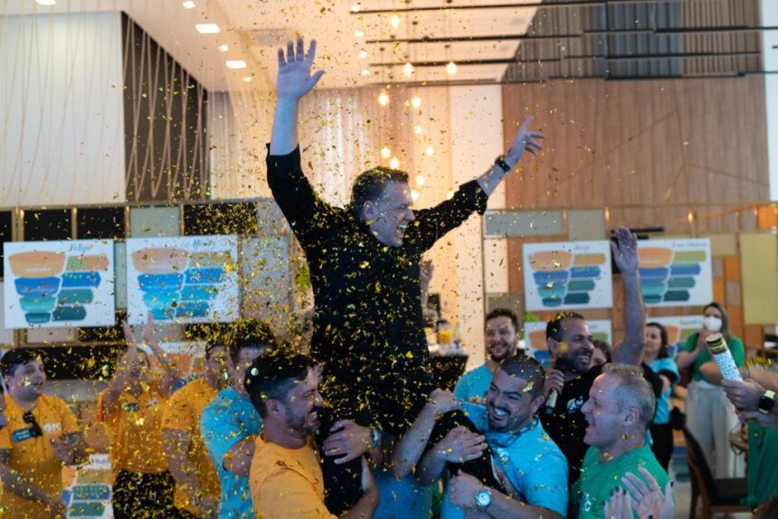 Executivo de marketing celebra maior honraria do segmento