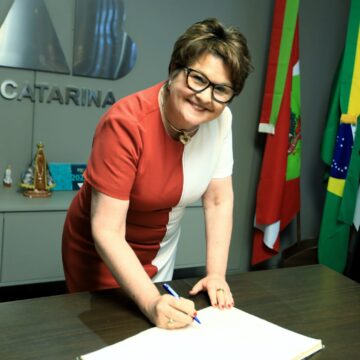 Advogada de Blumenau é a terceira mulher a presidir a OAB-SC em 90 anos