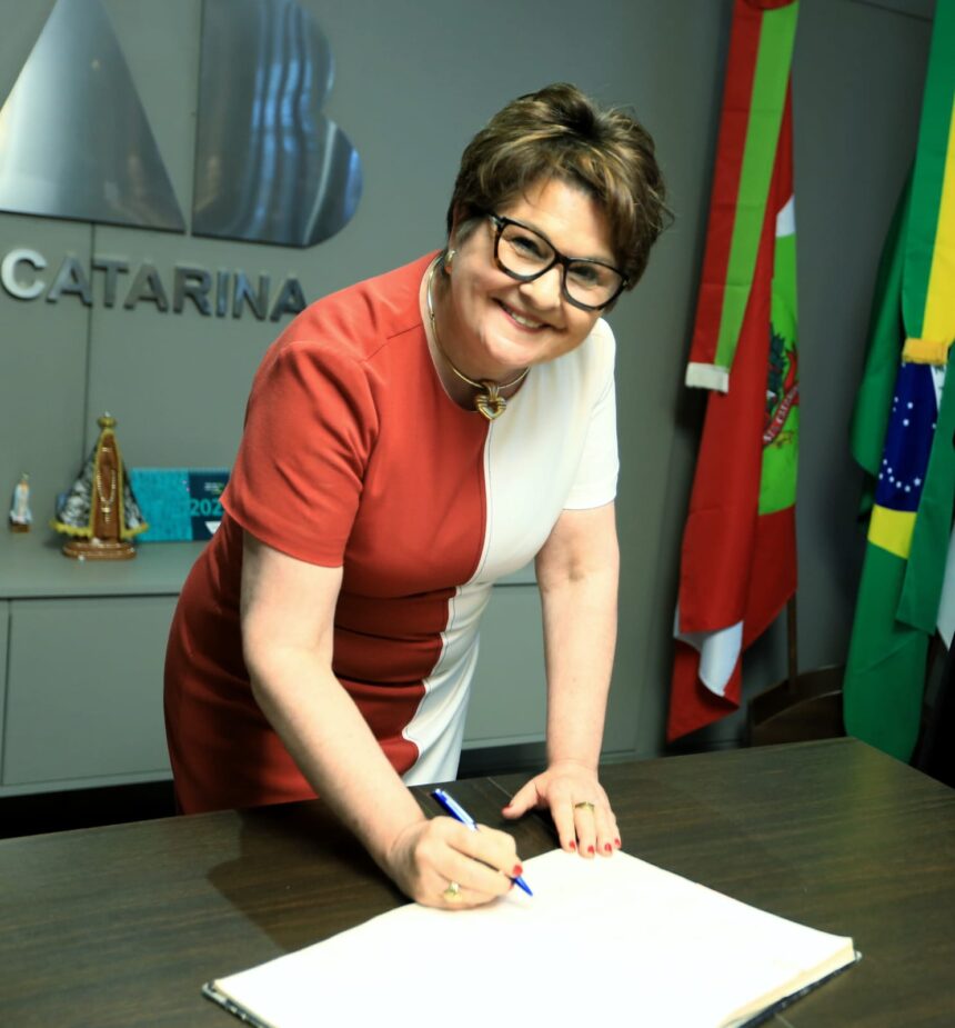 Advogada de Blumenau é a terceira mulher a presidir a OAB-SC em 90 anos