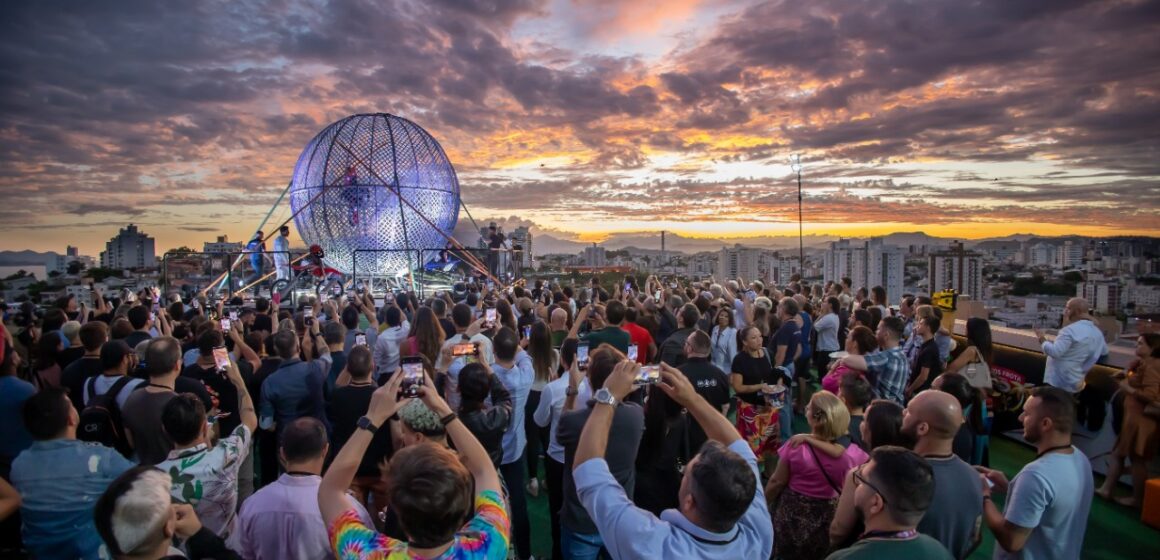 Mirage Circus bate recorde em Florianópolis com globo da morte