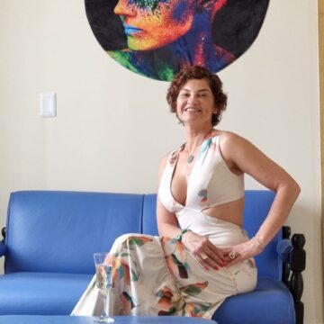 Biografia motivacional inspirada na vida de uma mulher que rompeu várias fronteiras para a sua construção