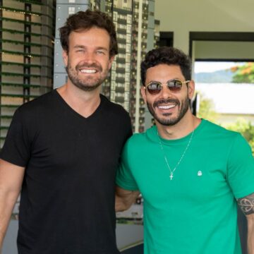 Sertanejo Rodolffo compra apartamento sustentável no litoral catarinense