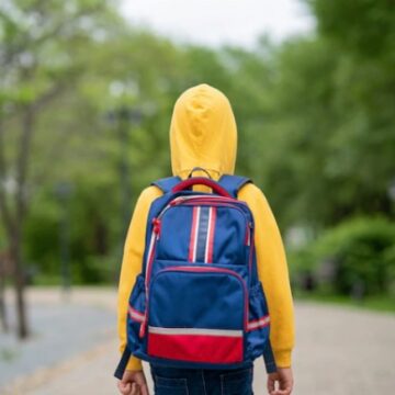 Volta às aulas e um alerta: cuidado com o peso da mochila