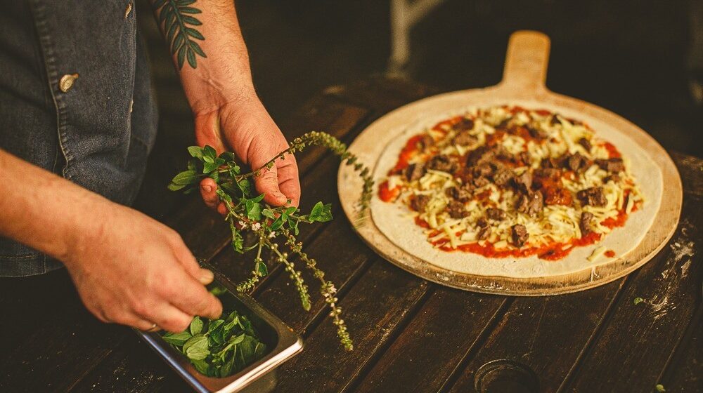 Noite de Pizza no carnaval da Pousada Guest House