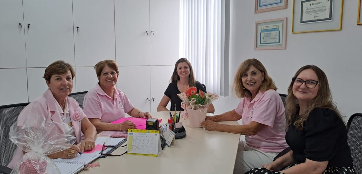 Unicred União entrega doação para Rede Feminina de Balneário Camboriú