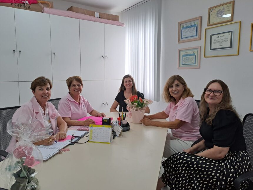 Unicred União entrega doação para Rede Feminina de Balneário Camboriú
