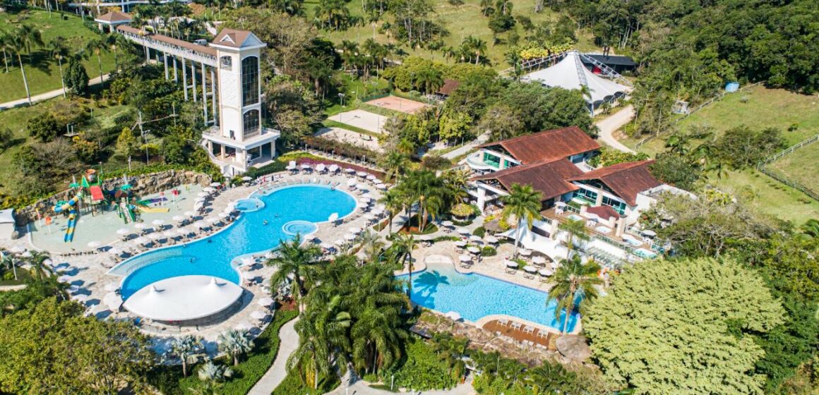 Resort de Gaspar lança selo em comemoração aos 25 anos