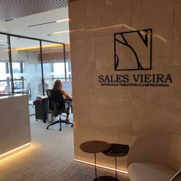 Escritório de advocacia de Itajaí celebra novo ambiente com design corporativo